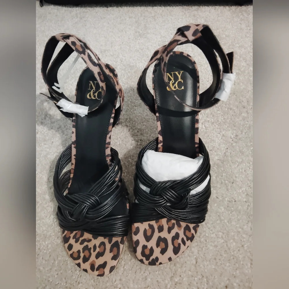 NWT NEW YORK AND COMPANY LEOPARD PRINT OPEN TOED HEEL - Picture 1 of 5